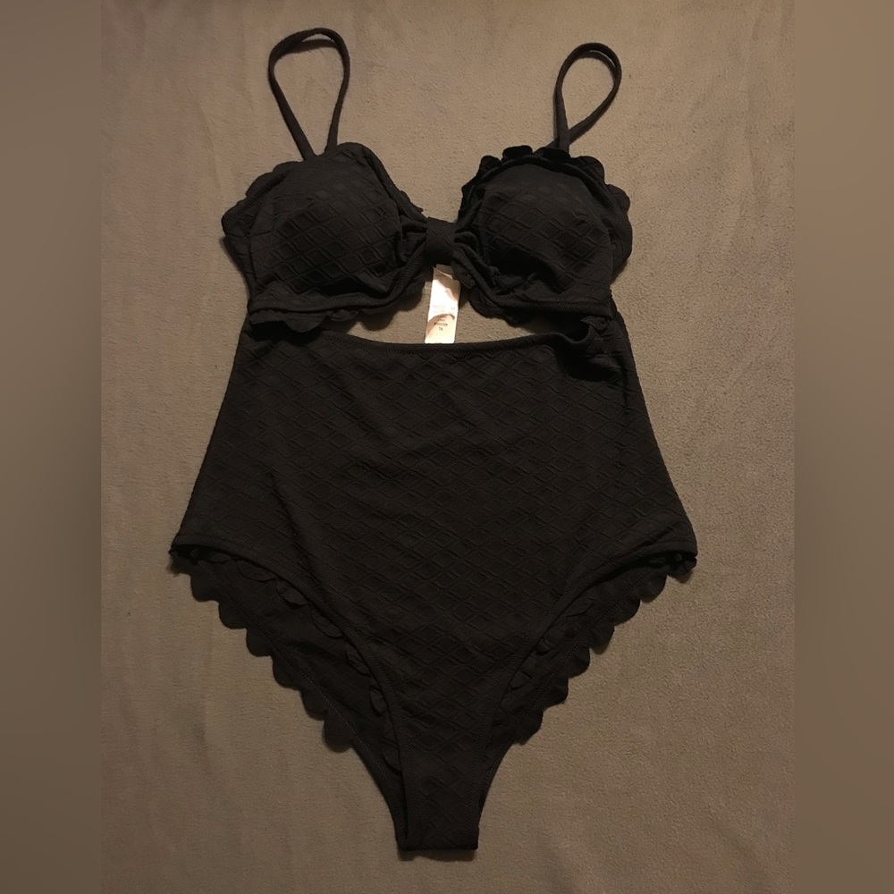 NWT Cupshe Scalloped Edge Cutout Middle Swimsuit